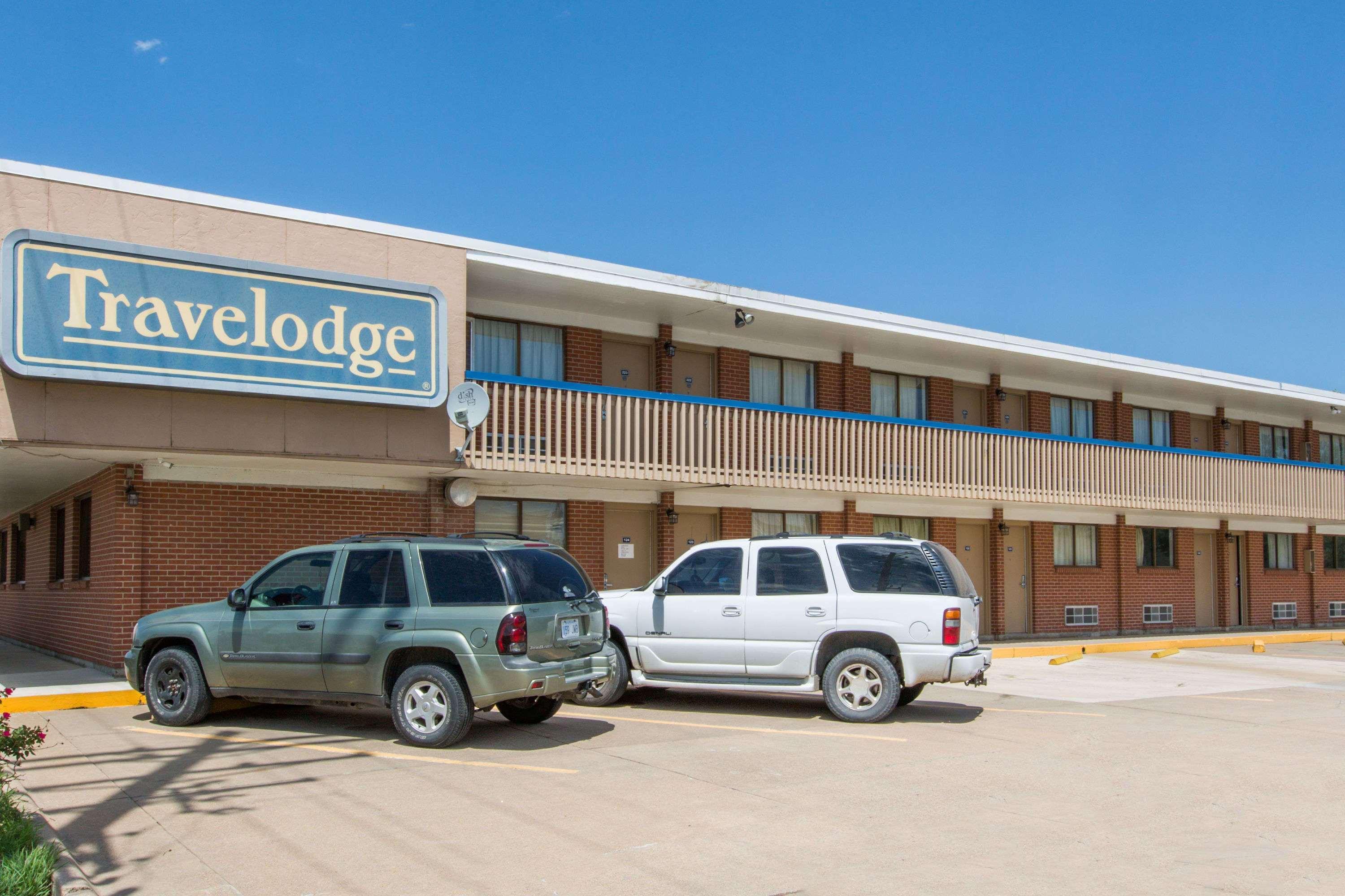 Travelodge By Wyndham Great Bend Exterior photo